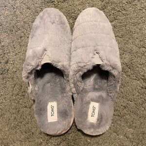 Toms slippers